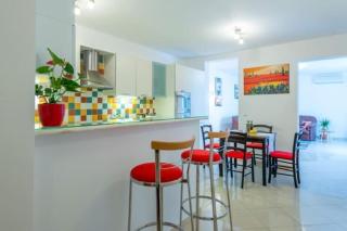 Feel Good Apartment - Two-Bedroom Apartment with Terrace and Garden View - 4