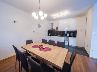 Holiday Home J&D No 2-Nine Bedroom House with Pool - 6