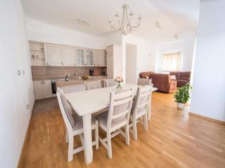 Holiday Home J&D No 2-Nine Bedroom House with Pool - Podstrana - 2