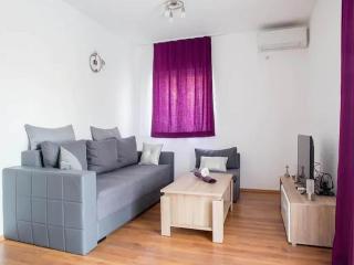 Holiday Home J&D No 2-Nine Bedroom House with Pool - Podstrana - 8