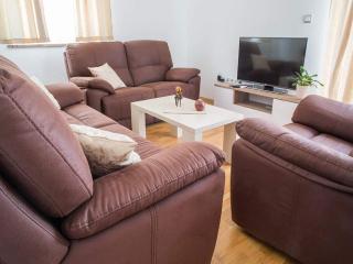 Holiday Home J&D No 2-Nine Bedroom House with Pool - Podstrana - 7