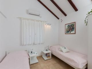 Holiday Home Jekavac -Three Bedroom Apartment with Terrace and Sea View - Koločep - 1