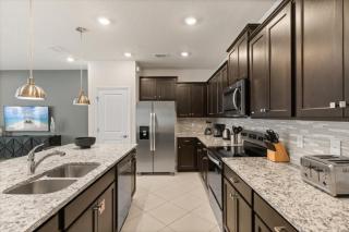 5 Bedrooms 45 Bathrooms Windsor Cay 16085Bw - 4