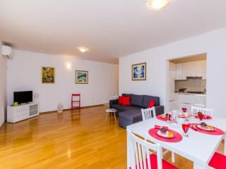 Grand Apartment - Three Bedroom Apartment with Terrace and Partial Sea View - Dubrovnik - 0
