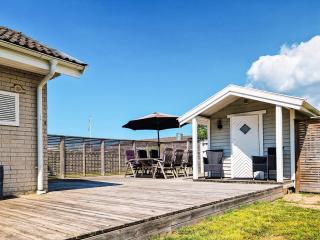 Family Holiday Home by the Sea - 6