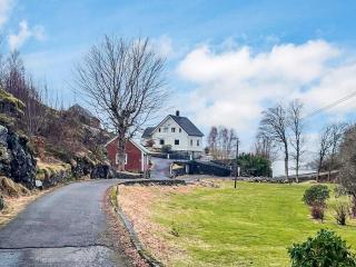 8 person holiday home in hauglandshella - - 9