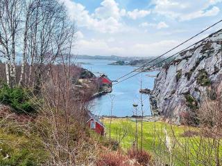 8 person holiday home in hauglandshella - - 4