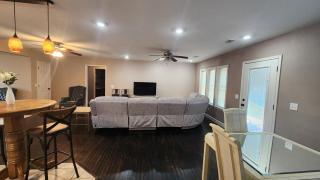 Spacious Downtown 4 Bedroom - 7