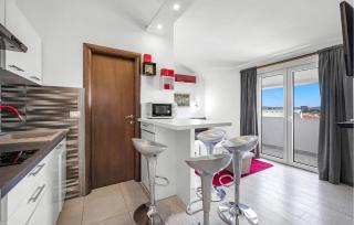 2 Bedroom Beautiful Apartment In Vodice - Vodice - 7