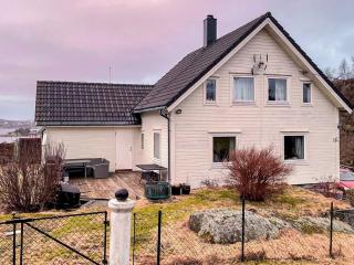 8 person holiday home in hauglandshella - - 8