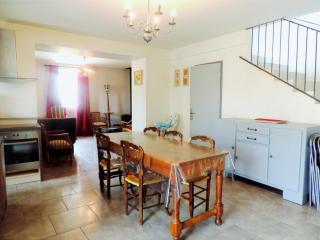 Majestic holiday home in Les Assions with terrace, cleaning included - Les Assions - 0