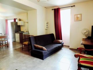 Majestic holiday home in Les Assions with terrace, cleaning included - Les Assions - 4