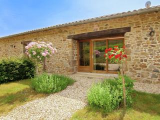 Cottage in France with Covered Terrace, cleaning included - Roussines - 7