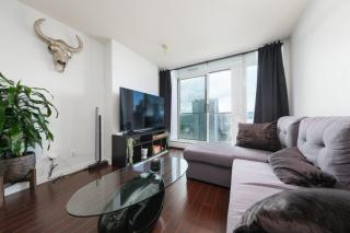 Luxury & Elegant Condo in Best Location with Pool Jacuzzi & Sauna - Vancouver - 0