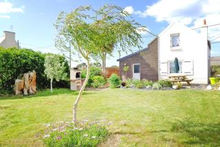 Holiday Home in Cléder near Les Amiets Beach, cleaning included - Cléder - 0