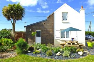 Holiday Home in Cléder near Les Amiets Beach, cleaning included - Cléder - 9