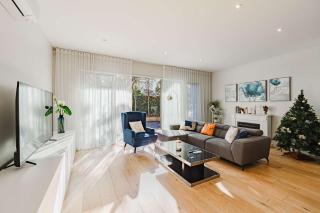 Spacious 4BR Designer Home in Prime Brighton East - Melbourne - 0