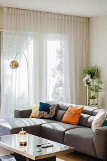 Spacious 4BR Designer Home in Prime Brighton East - Melbourne - 2
