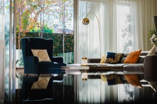 Spacious 4BR Designer Home in Prime Brighton East - Melbourne - 3