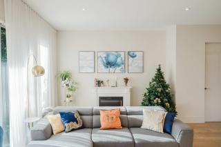 Spacious 4BR Designer Home in Prime Brighton East - Melbourne - 6