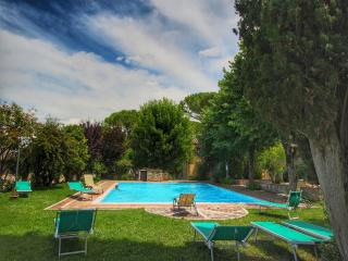 Apartment in a farmhouse with swimming pool - 3