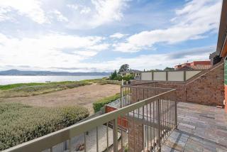 Waterfront Stay at Nutgrove Beach - Sandy Bay - 0