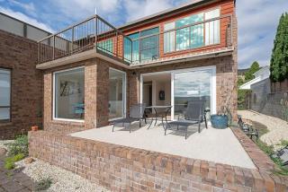 Waterfront Stay at Nutgrove Beach - Sandy Bay - 6