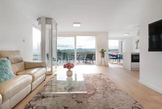 Waterfront Stay at Nutgrove Beach - Sandy Bay - 4