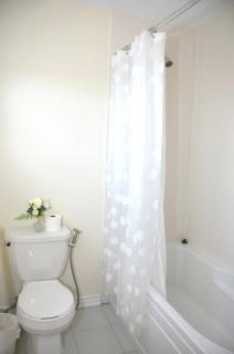 Only 10 Minutes from Niagara, Brock University, Modern 4BR Full House - Thorold - 1