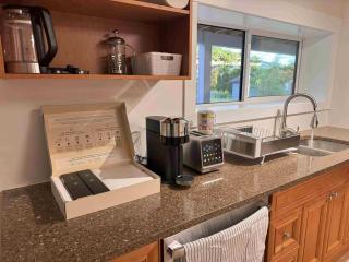 Newly renovated 2-bedroom, 1-bathroom suite with private entrance - West Kelowna - 3