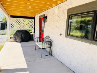 Entire 2-bedroom, 1-bathroom suite with lakeview - West Kelowna - 4