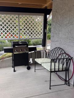 Entire 2-bedroom, 1-bathroom suite with lakeview - West Kelowna - 2