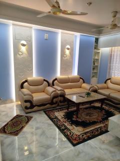 Spacious 3BR Family Stay with AC - Dhaka - 0