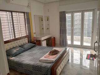 Spacious 3BR Family Stay with AC - 7