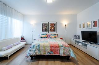 Brunswick 2BR Living Near Lygon & Sydney Rd - 2
