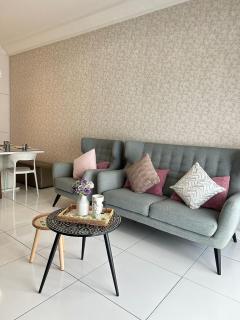 The Platino 6 to 8pax 2 carpark with Nextflix 5min to Paradigm - 0