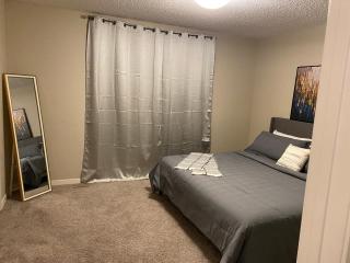 Mahogany's Comfy Haven - Calgary - 9