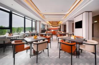 Hilton Garden Inn Xinyang East Railway Station - Xinyang - 1