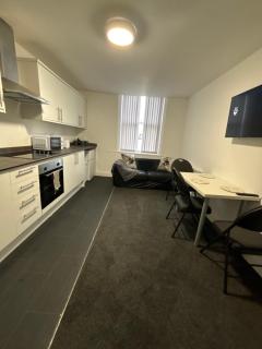 Private Minimalist 2 Bedroom Apartment - Ilkeston - 5