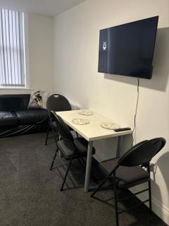 Private Minimalist 2 Bedroom Apartment - Ilkeston - 3