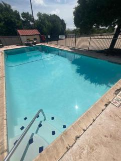 Super 8 by Wyndham Fredericksburg - Fredericksburg - 2