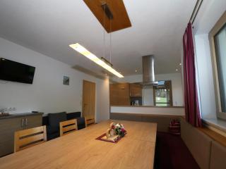 Chalet in Kaltenbach near Ski Lift, cleaning included - Kaltenbach - 1