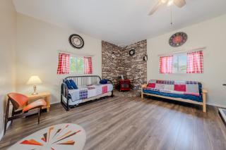 Hilltop Heaven - 5 Star Comfort and Views - 1