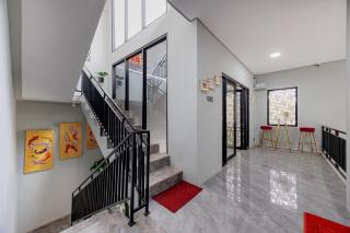 RedDoorz Syariah Plus at Limus Nunggal - - 7