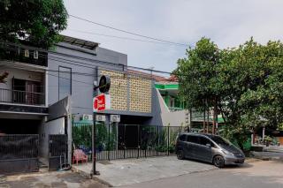 RedDoorz Syariah Plus at Limus Nunggal - 4