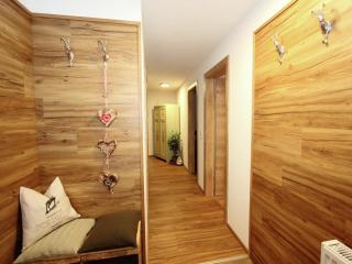 Chalet in Kaltenbach near Ski Slopes, cleaning included - 7