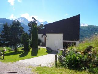 Apartment in Disentis with Garden, BBQ & Views, cleaning included - Mompetavetsch - 3