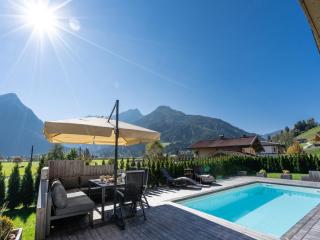 Chalet in Neukirchen am Grossvenediger with pool, cleaning included - Neukirchen am Großvenediger - 8