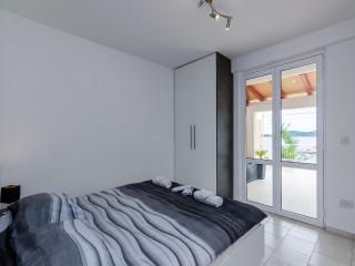 Apartment Franceska -Two-Bedroom Apartment with Terrace and Sea View - 3