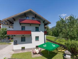 Chalet in Fügen near Hochzillertal Ski Area, cleaning included - Fügen - 9